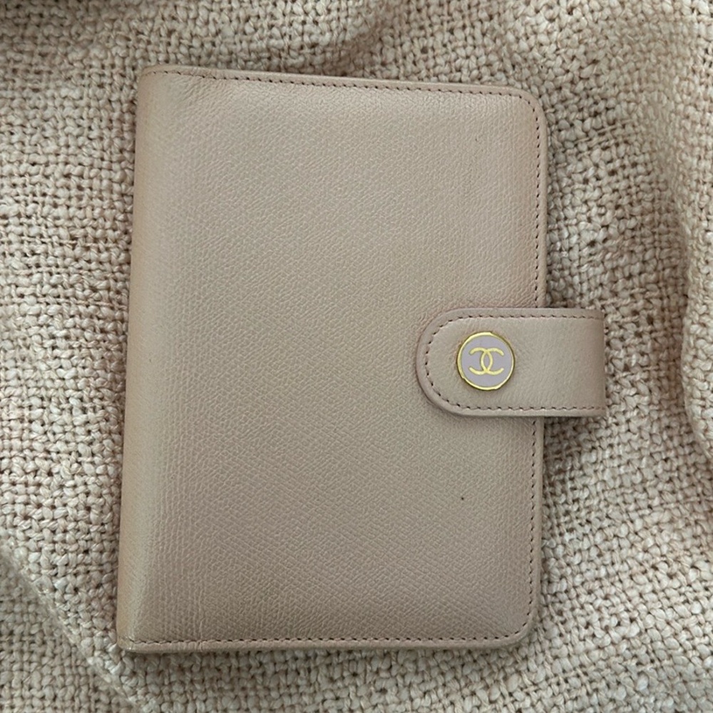 Chanel Agenda View 5